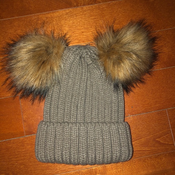 NWOT Double Pom Pom Beanie - Picture 3 of 4
